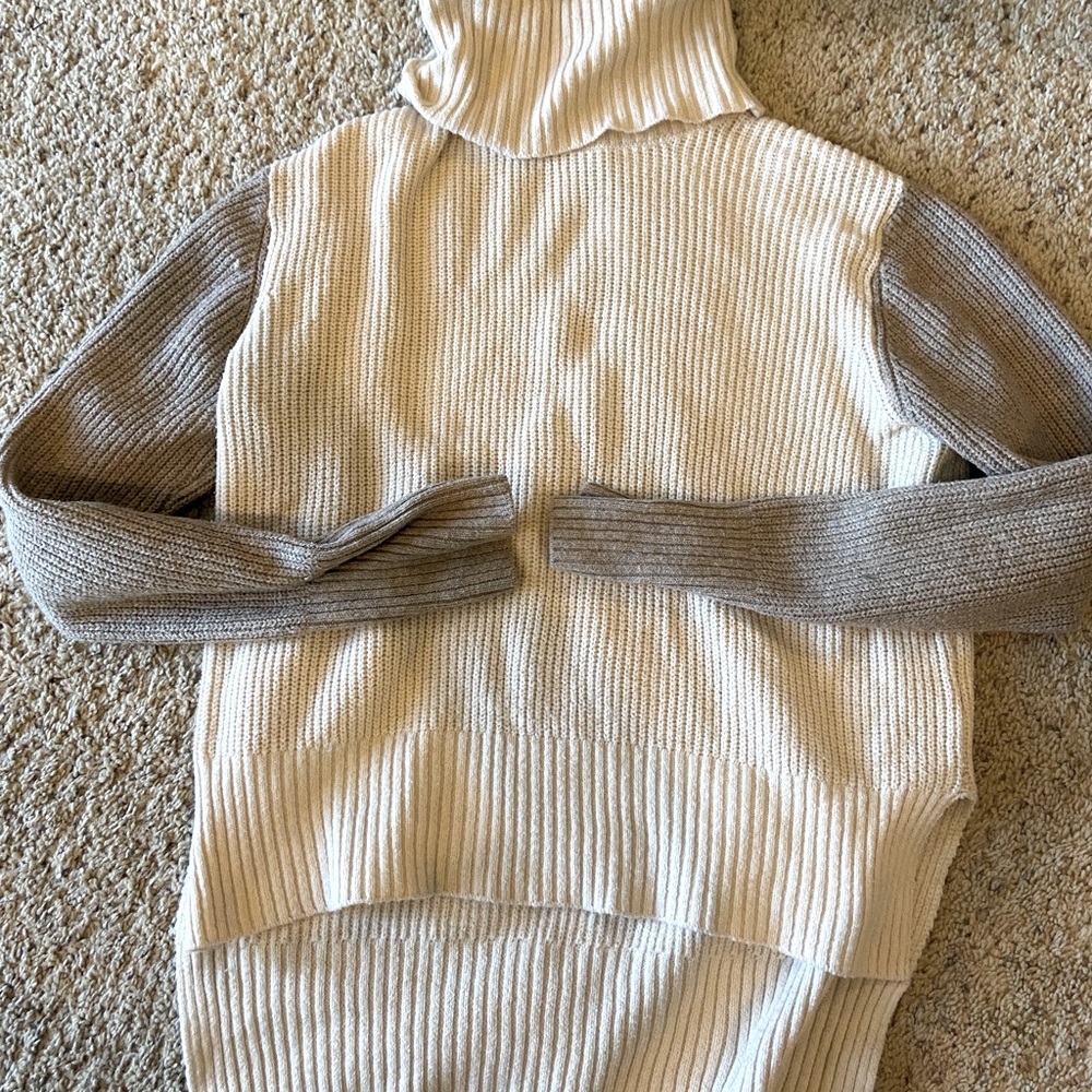 Lulus Sweater Size Large